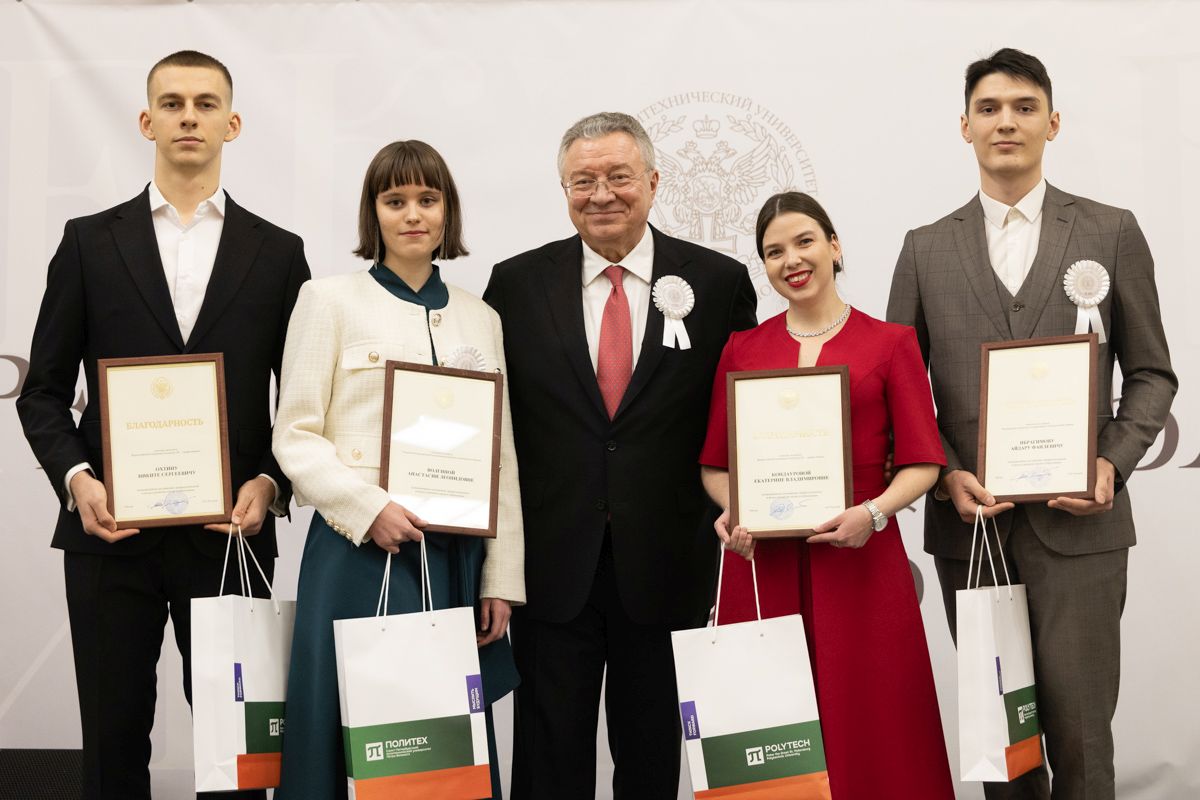 Студенты ФизМеха награждены в день рождения СПбПУ