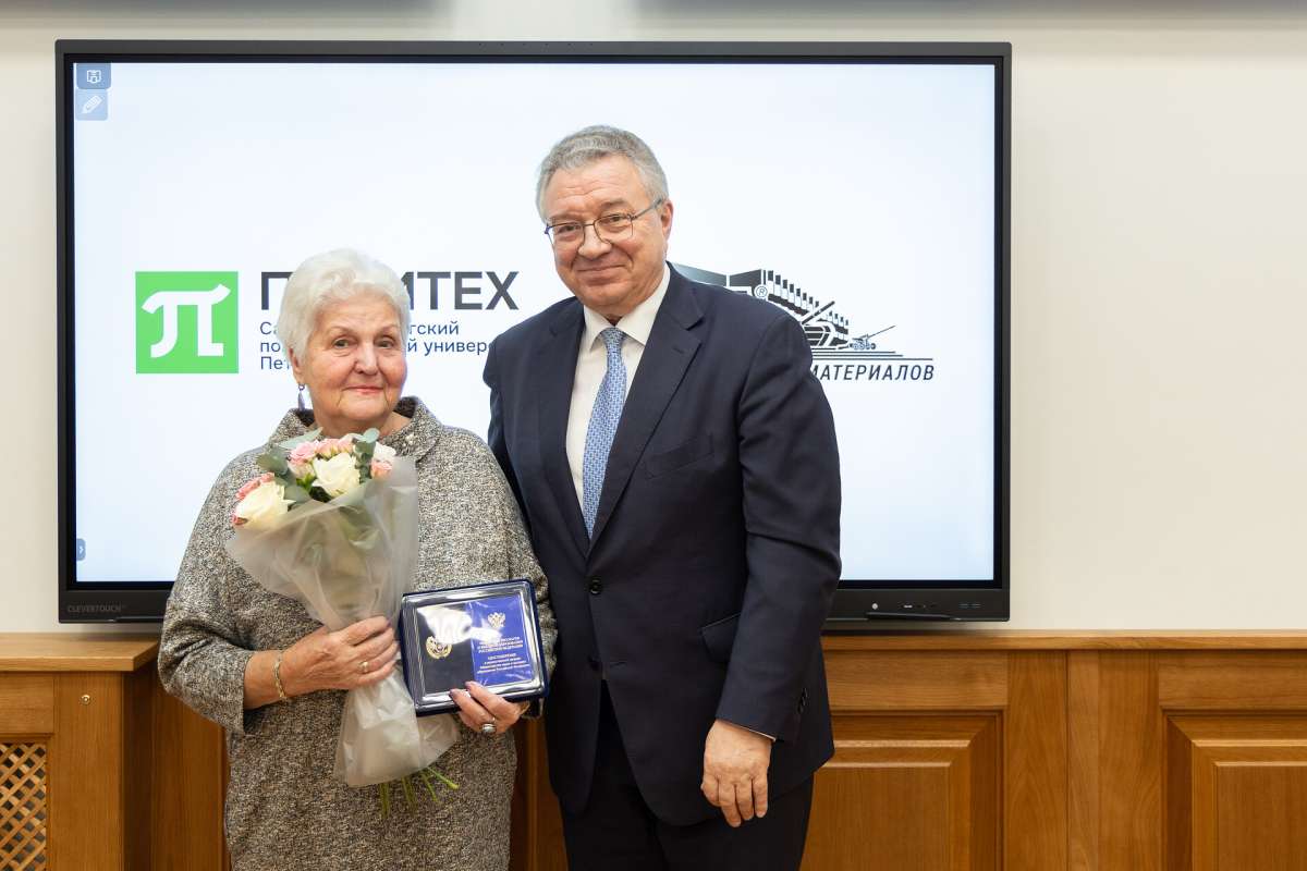 Изображение: Преподавателю ФизМеха присвоено почетное звание Минобрнауки