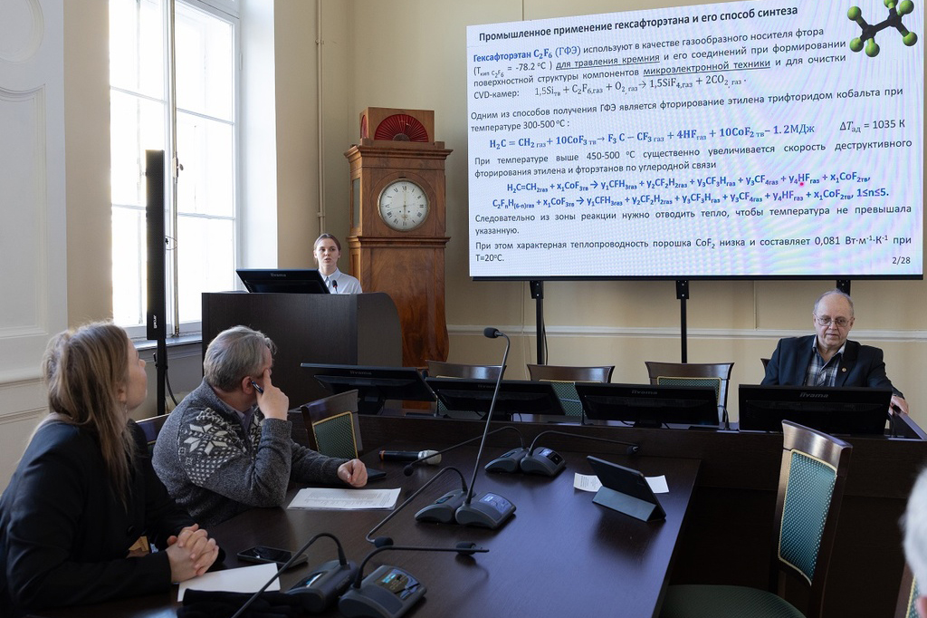 Изображение: Аспирантка ФизМех выступила на научном совете по механике экстремальных состояний в СПбО РАН